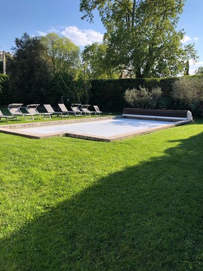 Property grounds - Charming house with heated swimming pool, in a quiet, unoverlooked location. (Saint-Rémy-De-Provence)