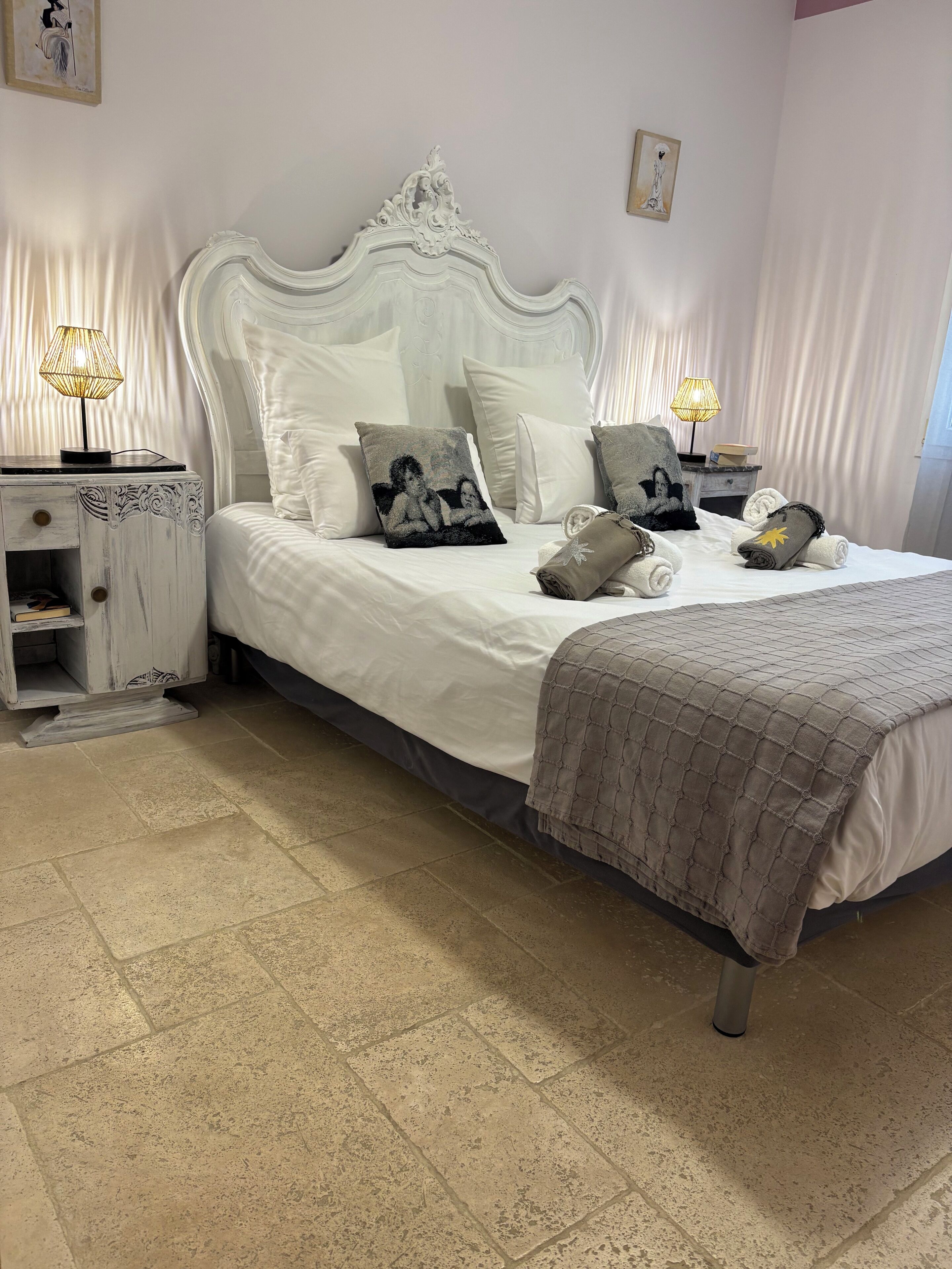 5 chambres, fer et planche à repasser, Wi-Fi, draps fournis