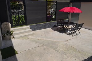 Outdoor dining - Le gîte Saint-Martin (Pargny-Lès-Reims)