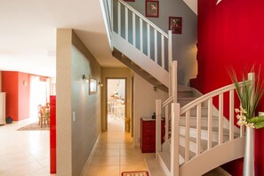 Interior - Crucano palm groves, the house itself has a heated swimming pool for 10 people (Plouharnel)