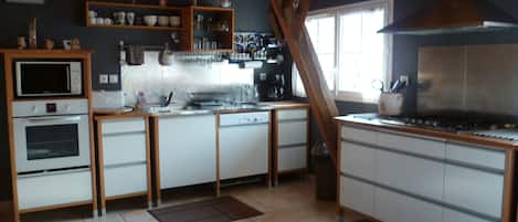 Réfrigérateur, four, plaque de cuisson, lave-vaisselle