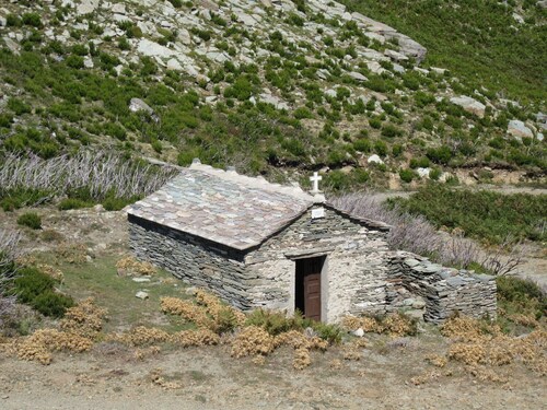  Talo puutarhalla, 1 km meren rannalta