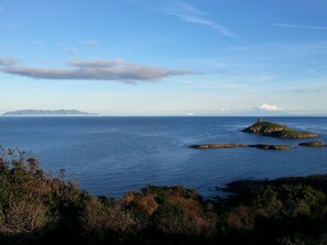 Beach nearby - Between sea and mountains, apartment with garden view (sisco)