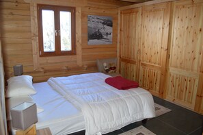 4 多间卧室、旅行婴儿床、WiFi、床单