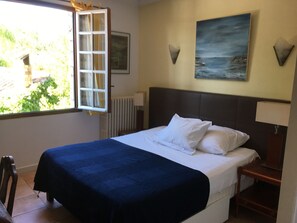 5 bedrooms, WiFi, bed sheets - Stone house with private pool - 10 pers 5 bedrooms 2 bathrooms (Labeaume)