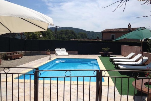 Piscine privée et sécurisée
Private and secured pool