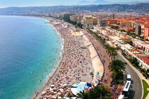 Nice et sa Promenade des Anglais, à 1 heure
1 hour car drive