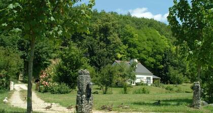 Small corner for sinners and hikers, calm relaxation in the country.