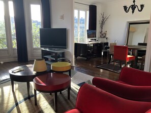 Smart TV, DVD player, stereo, computer monitors - Stunning apartment with a nice view quiet and spacious 1076 SQFT 100m2 (Paris)