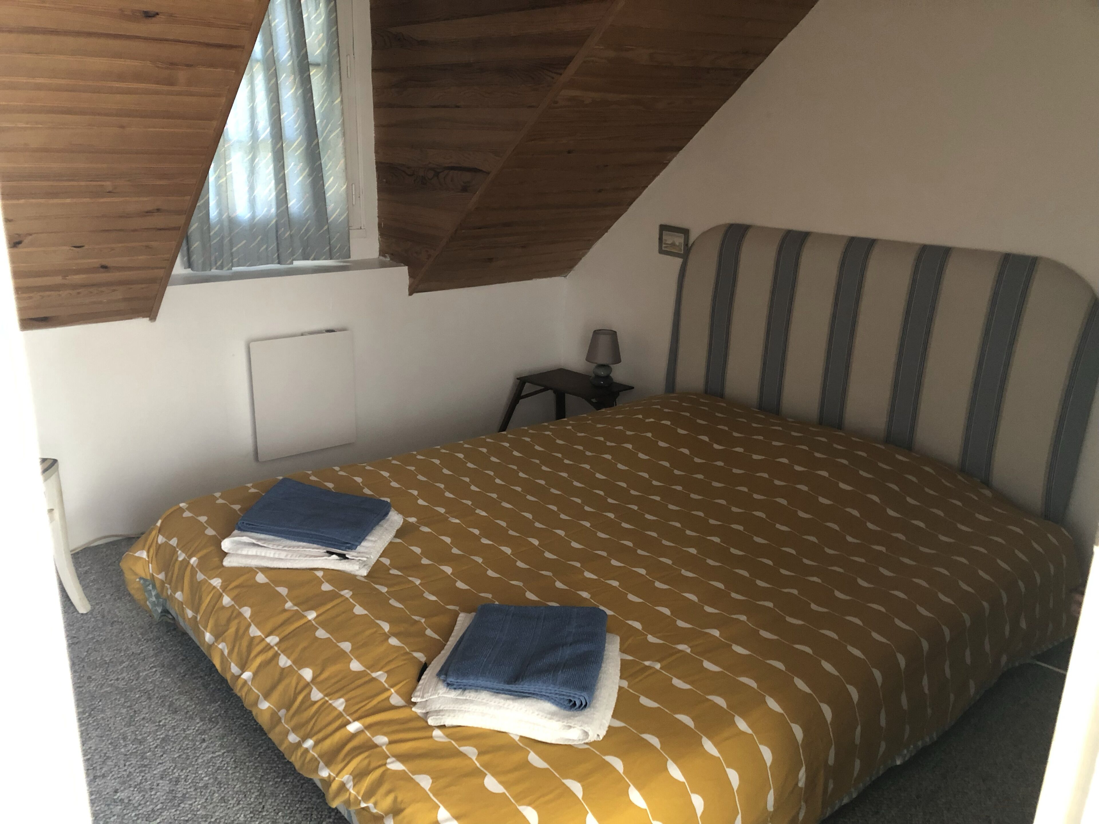 2 slaapkamers, een strijkplank/strijkijzer, gratis wifi, beddengoed