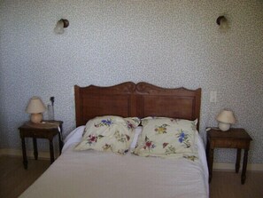 4 quartos, ferros/tábuas de passar roupa, Wi-Fi, roupa de cama