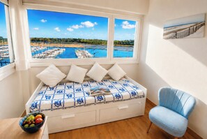 2 bedrooms, iron/ironing board, free WiFi - Magnificent apartment with sea view and marina. (Perros-Guirec)