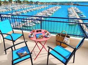 Property grounds - Apartment ( 50 M2 ) with sea view and marina. (Perros-Guirec)