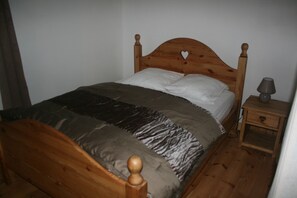 1 dormitorio, tabla de planchar con plancha, cuna de viaje y wifi