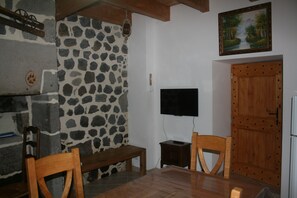 Dining - Charming furnished holiday home in the heart of the medieval quarter...  (Murat)