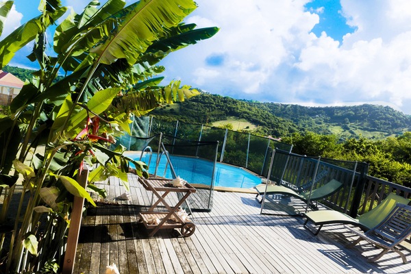 repos autour de la piscine