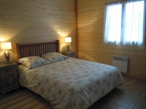 3 chambres, fer et planche à repasser