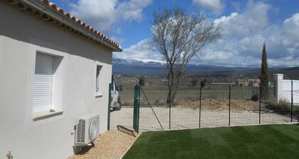 at the foot of the ventoux new quiet villa
