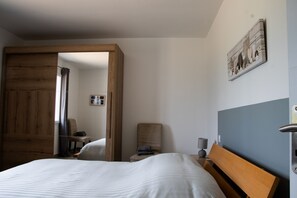 3 chambres, fer et planche à repasser, Wi-Fi, draps fournis