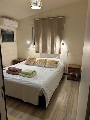 3 bedrooms, in-room safe, iron/ironing board, WiFi