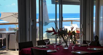 Villa pieds dans l'eau avec piscine .Vue exceptionnelle