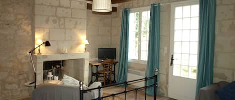 1 chambre, fer et planche à repasser, lit de bébé portatif, Wi-Fi