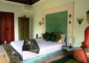 5 bedrooms, in-room safe, iron/ironing board, free WiFi