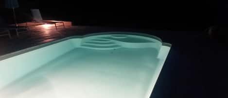 حمّام سباحة خارجي، حمّام سباحة مُدفَّأ