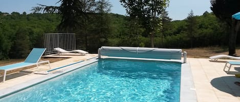 Piscina all'aperto, una piscina riscaldata