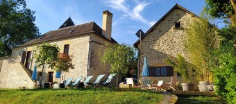 Near Sarlat: Amazing 18th. c. property, 2.5 acres private garden, heated pool