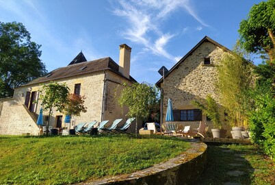 Near Sarlat: Amazing 18th. c. property, 2.5 acres private garden, heated pool