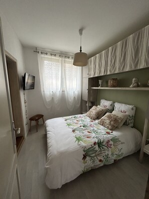 1 chambre, fer et planche à repasser, Wi-Fi gratuit, draps fournis