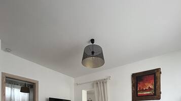 Smart TV, books, stereo