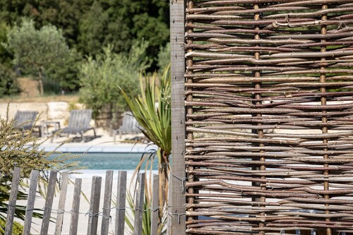 Under the wisteria of Costebelle on a wooded plot of 7500m2 private swimming pool