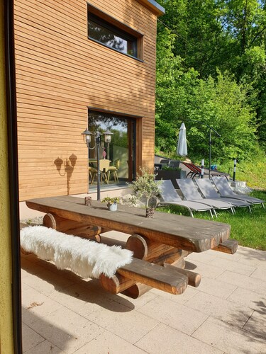Spacious 4 * cocooning chalet surrounded by nature, garden facing south, near Colmar