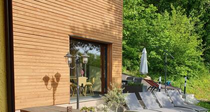 Spacious 4 * cocooning chalet surrounded by nature, garden facing south, near Colmar