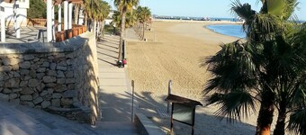 Prachtig uitzicht op de zee en de haven, GRATIS WIFI, AIRCONDITIONING, max. 4 PERSONEN