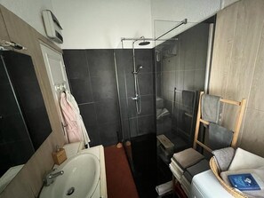 Hair dryer, towels, soap, toilet paper - HOUSE LES  LAVANDIERES (Villefranche-Sur-Mer)