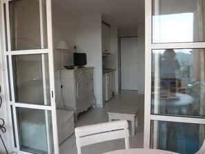 Unclassified image, 4 of 24, button