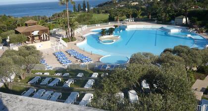 Cap Esterel AGAY appartement climatisé vue mer piscines