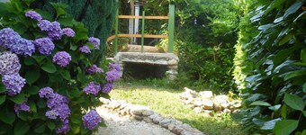 COUNTRY HOUSE 2-6 PEOPLE IN A QUIET HAMLET