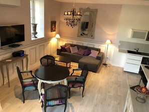 Smart TV, fireplace, DVD player, table tennis - Castle Cottage 5* with pool - Domaine Plessis Gallu Azay-le-Rideau Loire Valley (Azay-Le-Rideau)