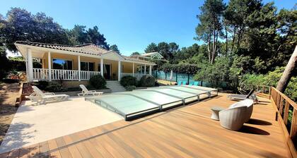 Villa Eden Parc with swimming pool on the golf course