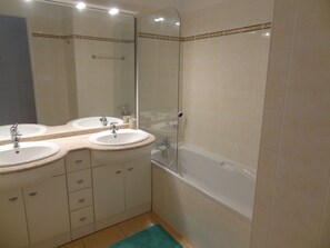 Bathtub, hair dryer, towels