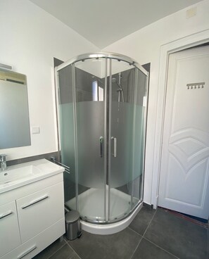 Shower, hair dryer, towels, soap - Mansion in the heart of the historic center (Olhão)