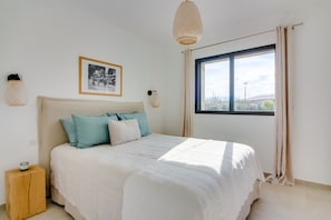 3 bedrooms, iron/ironing board, WiFi, bed sheets - Modern 4 STAR villa with swimming pool, Saint Cyprien Porto-Vecchio (Lecci)