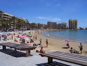 Beach nearby - 2-bedroom apartment community pool WIFI close to beaches (TORREVIEJA)