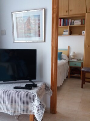 2 bedrooms, iron/ironing board, WiFi, bed sheets - 2-bedroom apartment community pool WIFI close to beaches (TORREVIEJA)