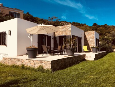 Beautiful house with garden, swimming pool and private parking, sea and mountain views