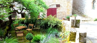 Gîte de Charme à Saint Cirq  Lapopie avec une chambre climatisée